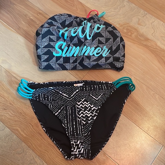 mint green and black swimsuit bottoms - Picture 3 of 4